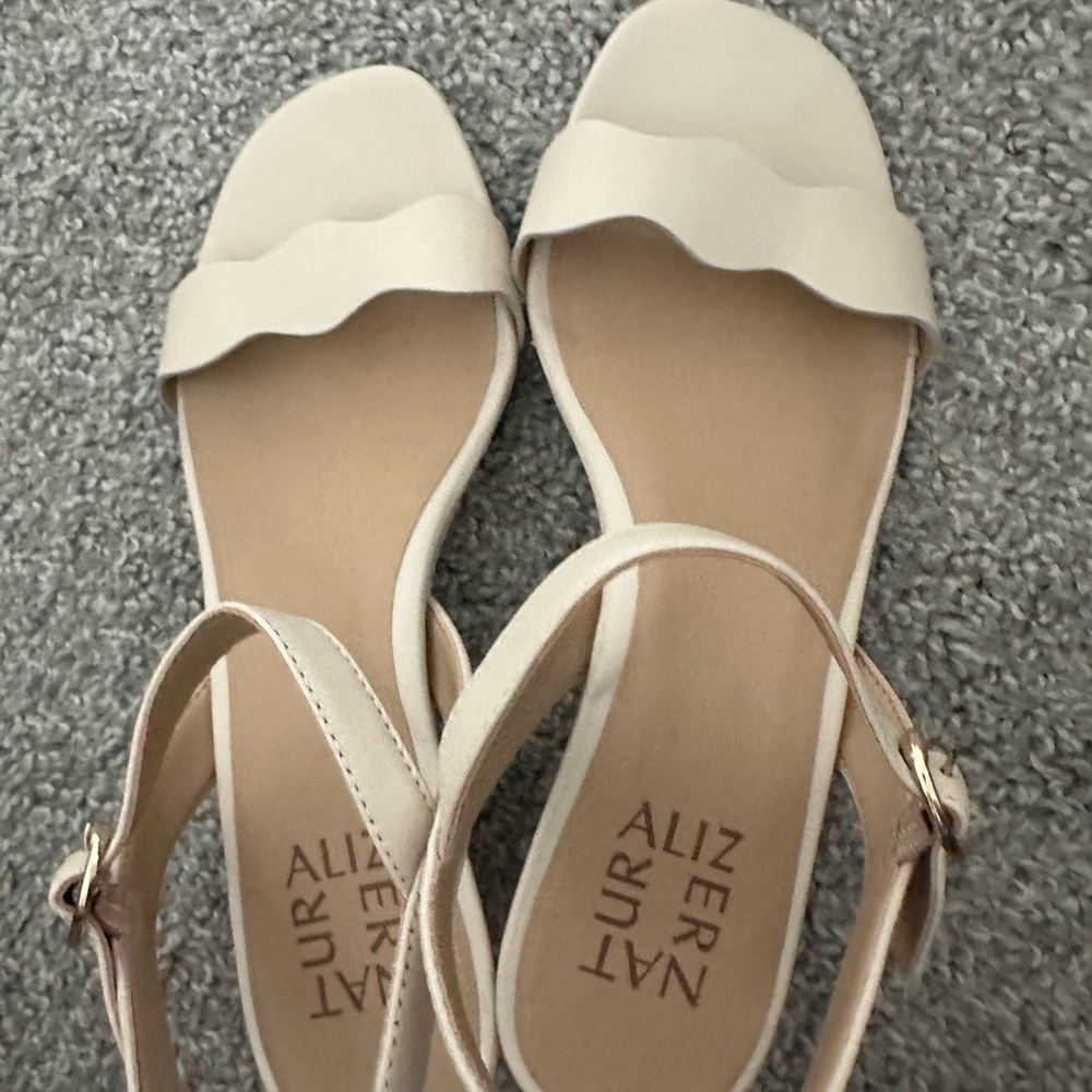 Naturalizer Women's Cream Sandals